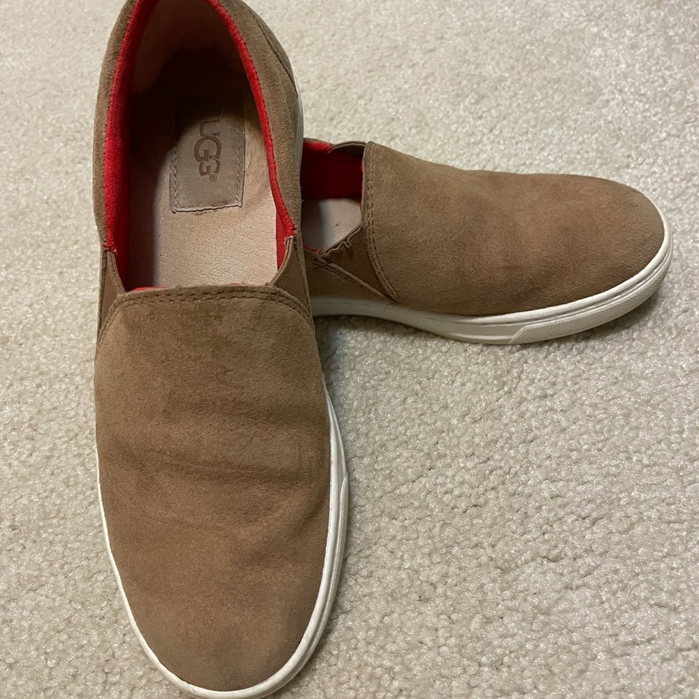 Size 5 Ugg sneakers